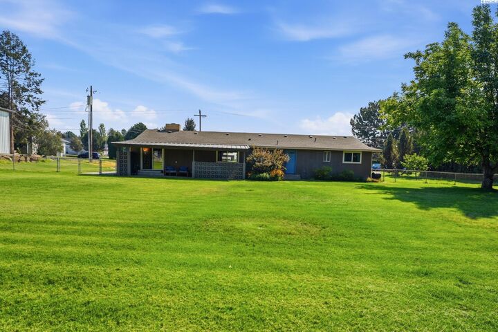 Property Photo: 2408 Rd 92 WA 99301