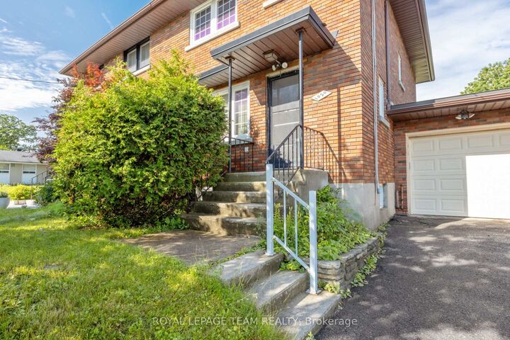 Property Photo:  1020 Riddell Avenue S  ON K2C 2J5 