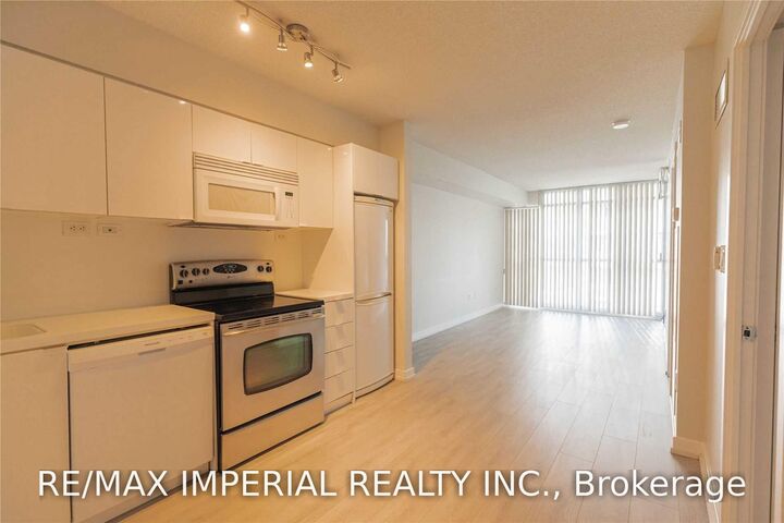 Property Photo:  15 Iceboat Terrace 637  ON M5V 4A5 