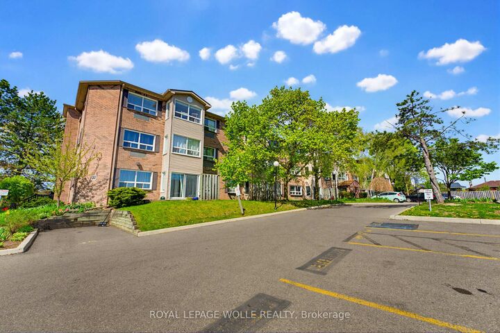 Property Photo:  30 Hugo Crescent 110  ON N2M 3Z2 