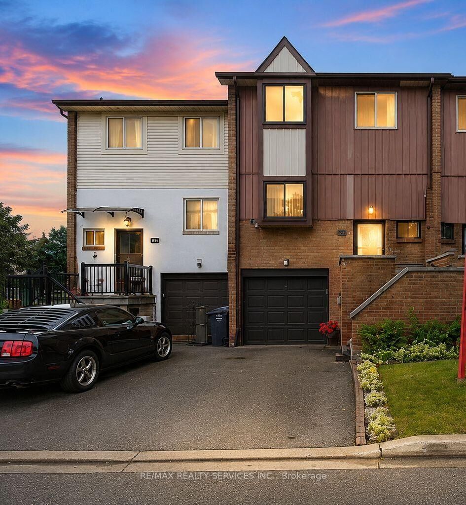 Property Photo:  68 Baronwood Court 68  ON L6V 3H7 