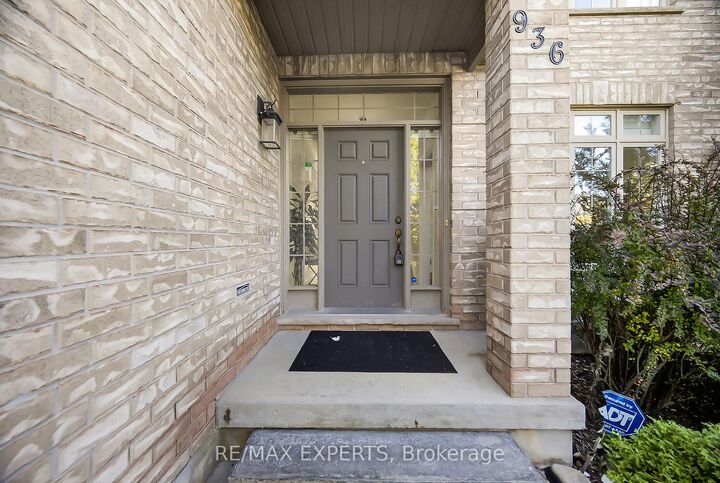 Property Photo:  936 Talisman Crescent  ON N6K 0B7 