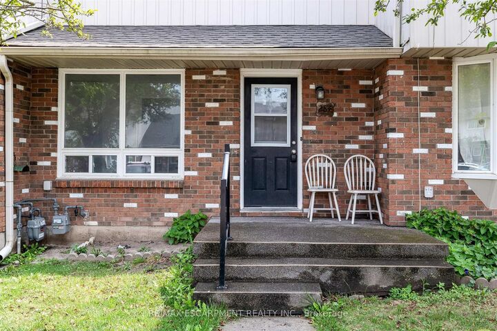 Property Photo:  100 Brownleigh Avenue 284  ON L3B 5V8 