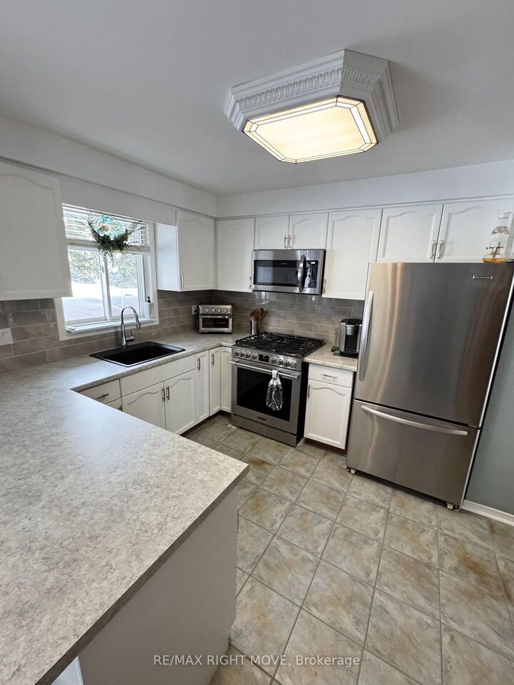 Property Photo:  15 Watson Court  ON L3V 7S5 