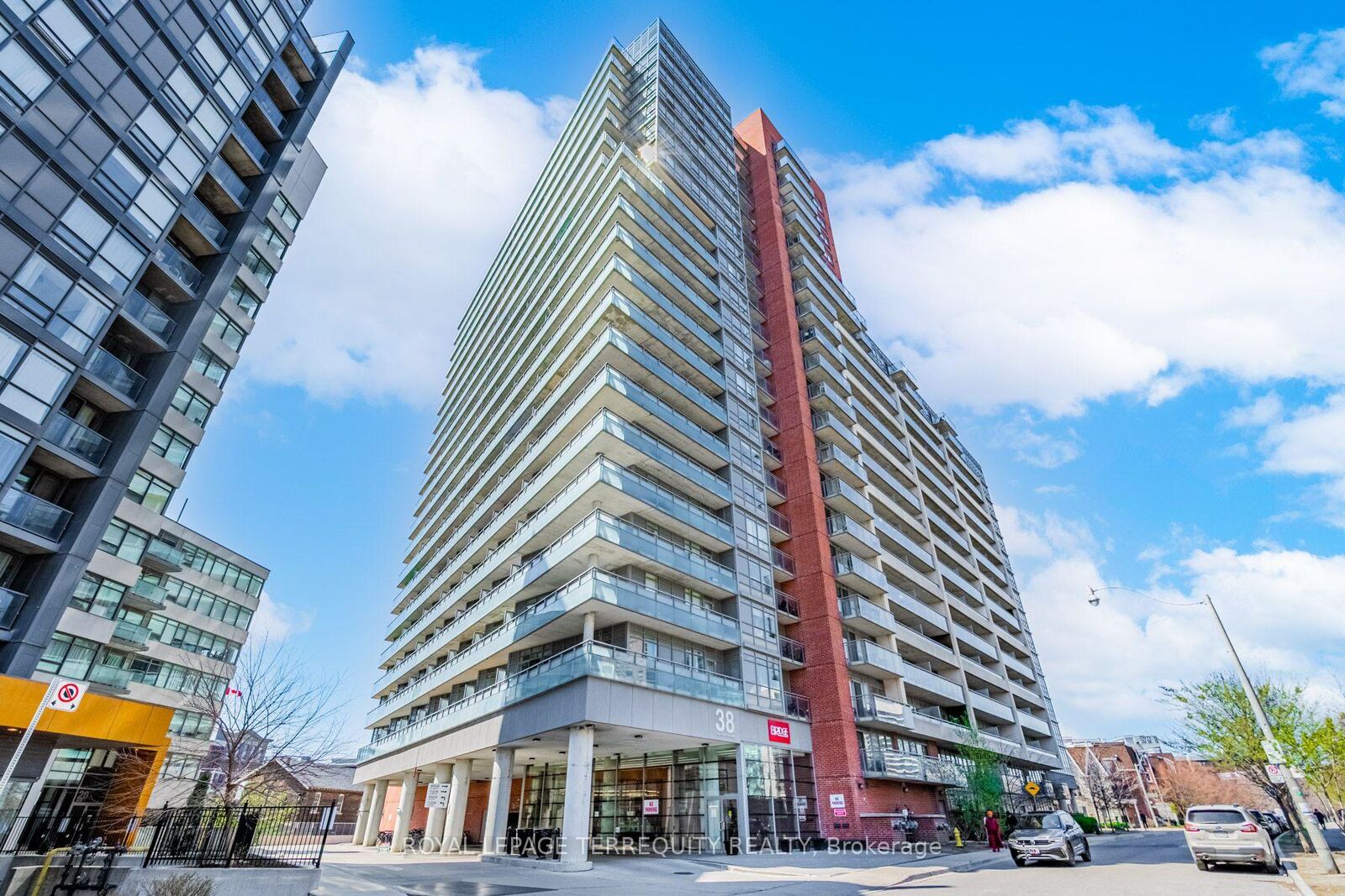 Photo de la propriété:  38 Joe Shuster Way 710  ON M6K 0A5 