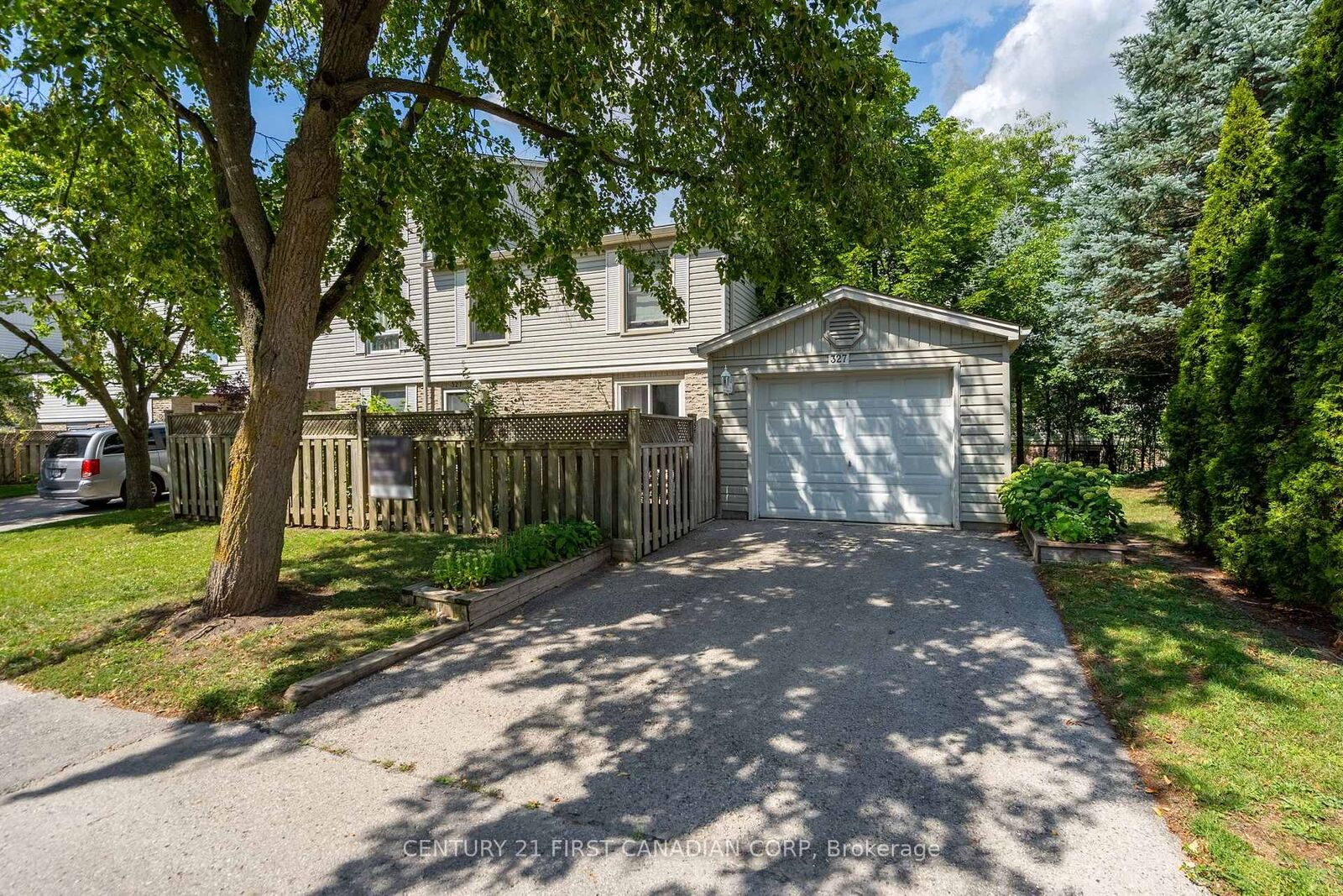 Property Photo:  327 Everglade Crescent  ON N6H 4M7 