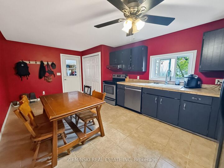 Property Photo:  73-75 Cedar Street N  ON P4N 6J1 