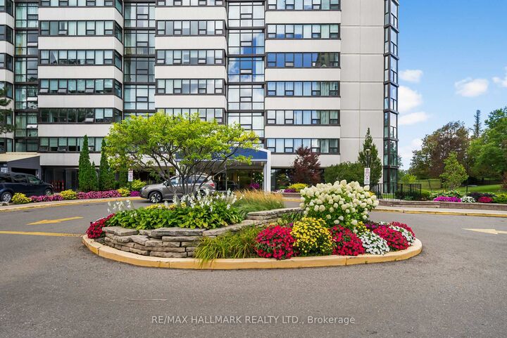 Photo de la propriété:  3303 Don Mills Road 103  ON M2J 4T6 