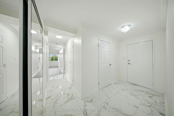 Property Photo:  1300 Mississauga Valley Boulevard 511  ON L5A 3S8 