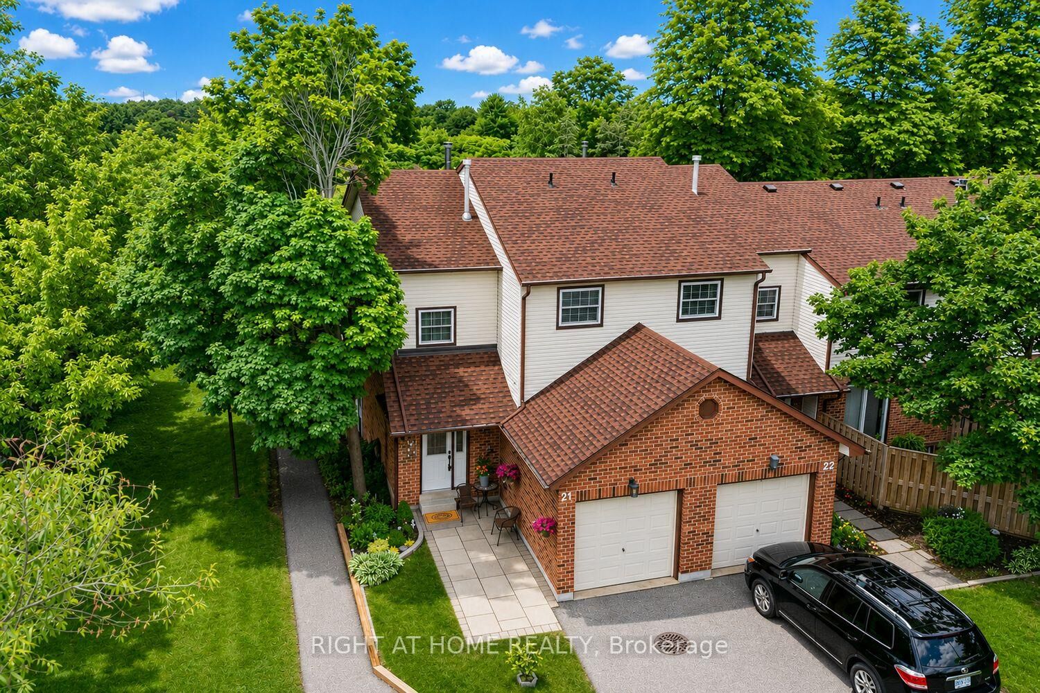 Property Photo:  2065 Amherst Heights Court 21  ON L7P 4R8 