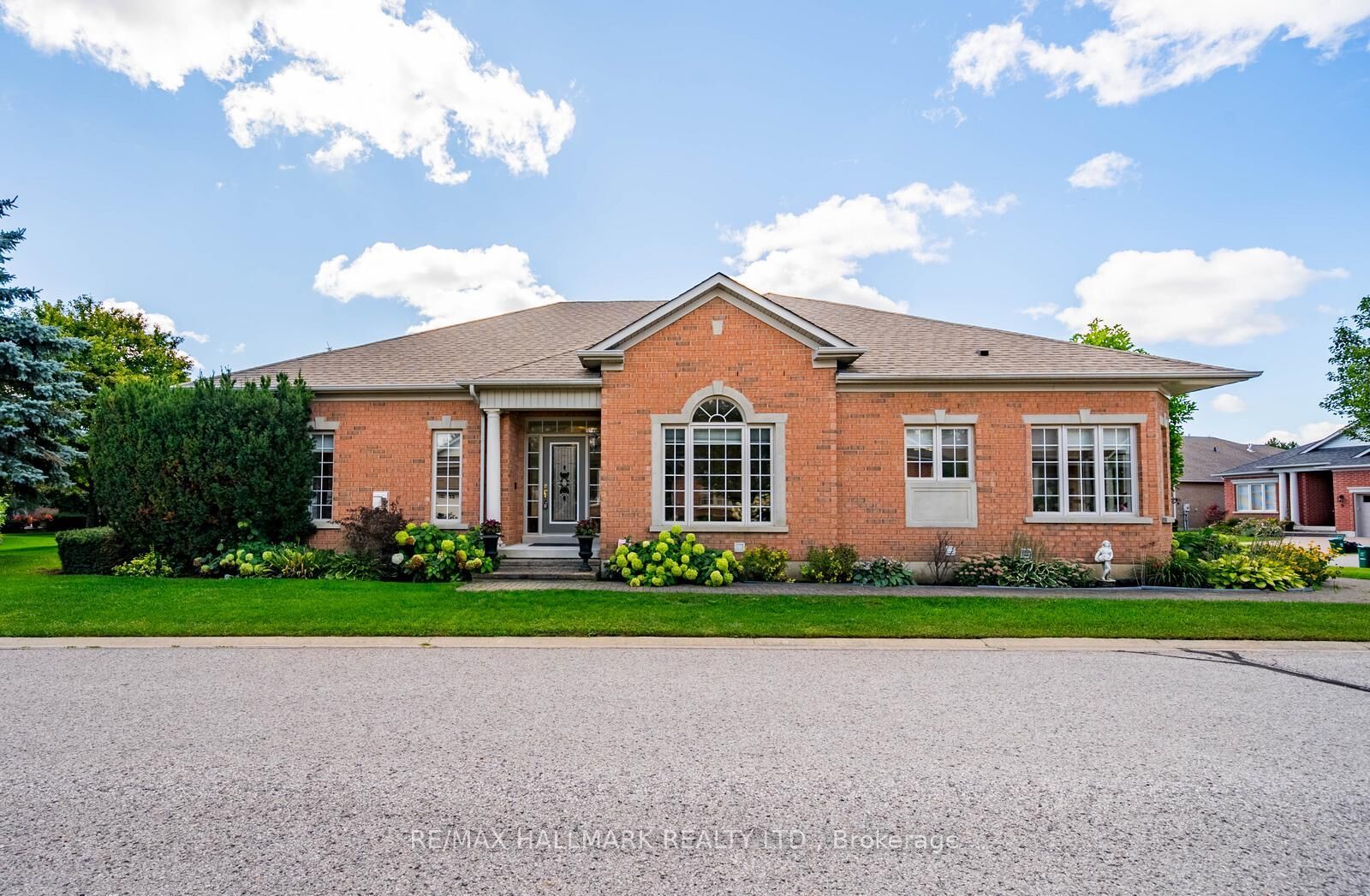 Property Photo:  10 Vardon Gate  ON L4A 1R7 