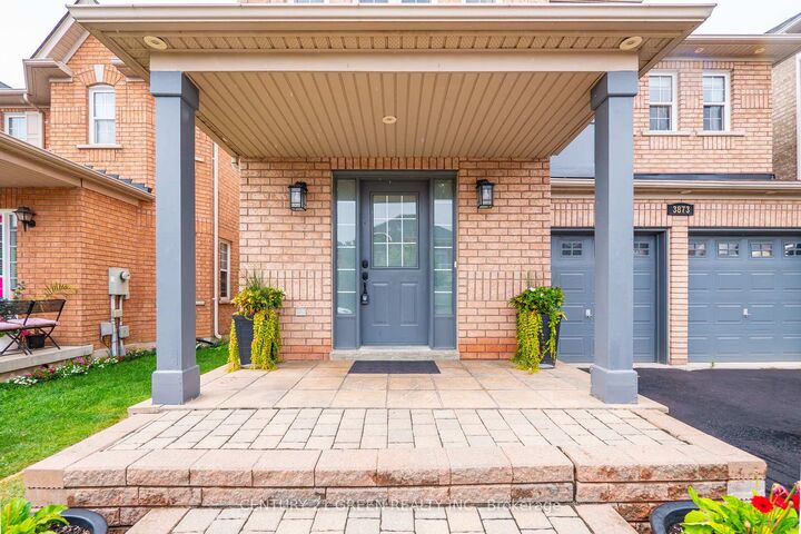 Property Photo:  3873 Brinwood Gate  ON L5M 7H3 