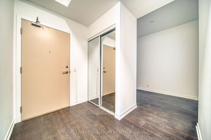 Property Photo:  2020 Bathurst Street 807  ON M5P 0A6 