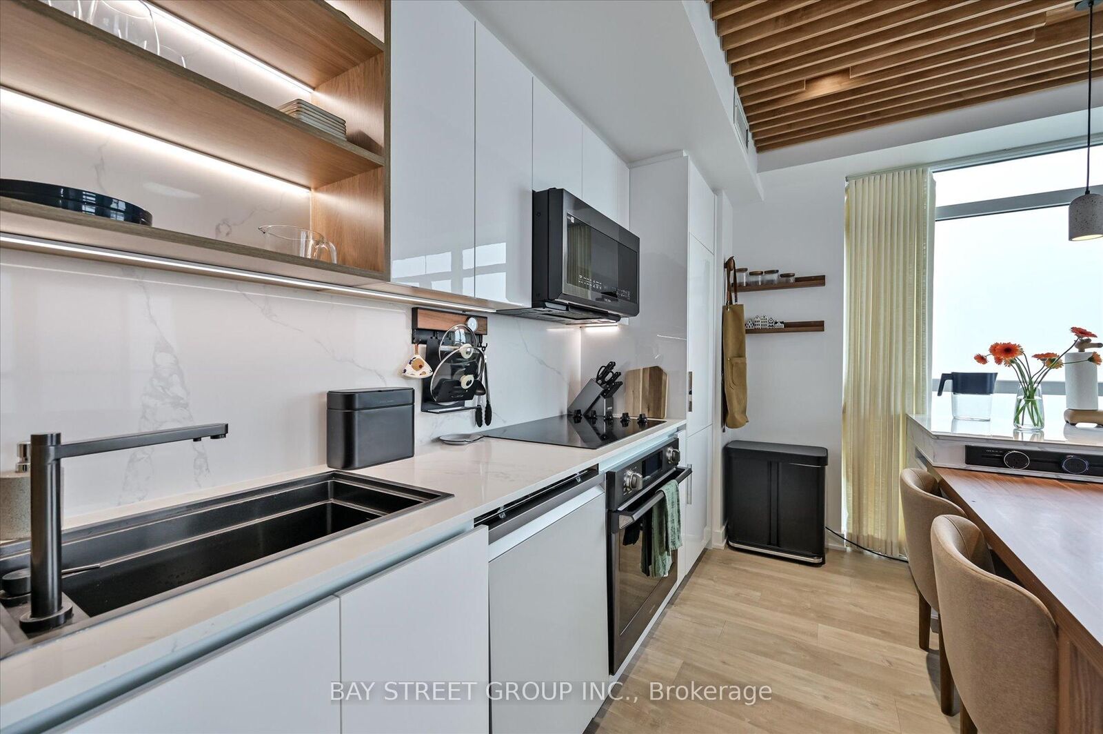 Property Photo:  251 Manitoba Street 1604  ON M8Y 0C7 