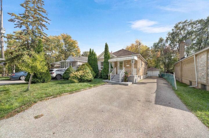 Property Photo:  69 Nipigon Avenue  ON M2M 2V9 