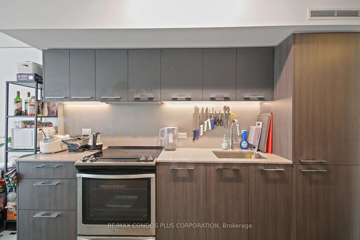 Property Photo:  30 Baseball Place 612  ON M4M 0E8 