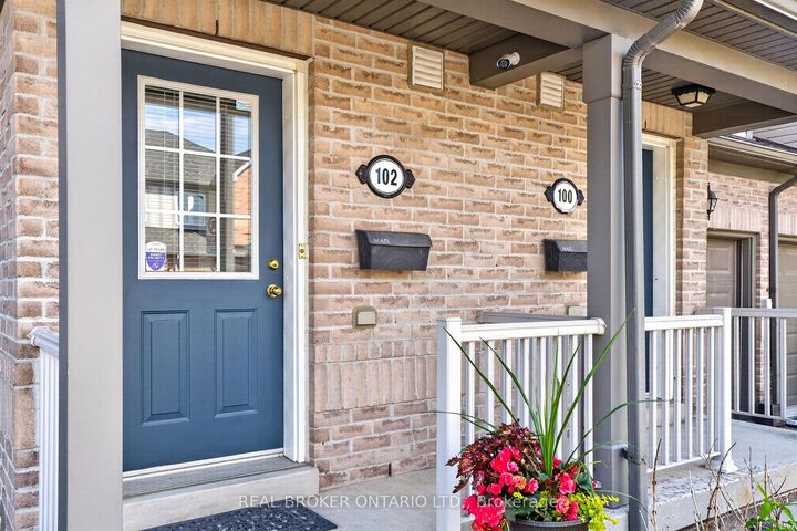 Property Photo:  86 Joymar Drive 102  ON L5M 7Z6 