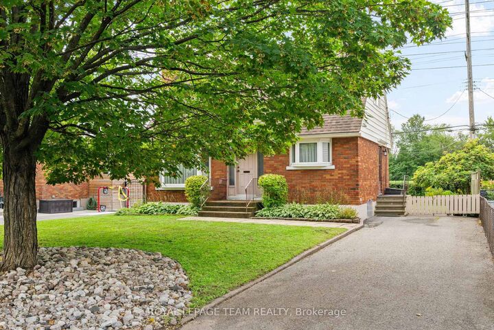 Property Photo:  528 Browning Avenue  ON K1G 0T4 
