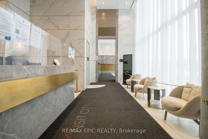 Property Photo:  898 Portgage Parkway 3311  ON L4K 0J6 