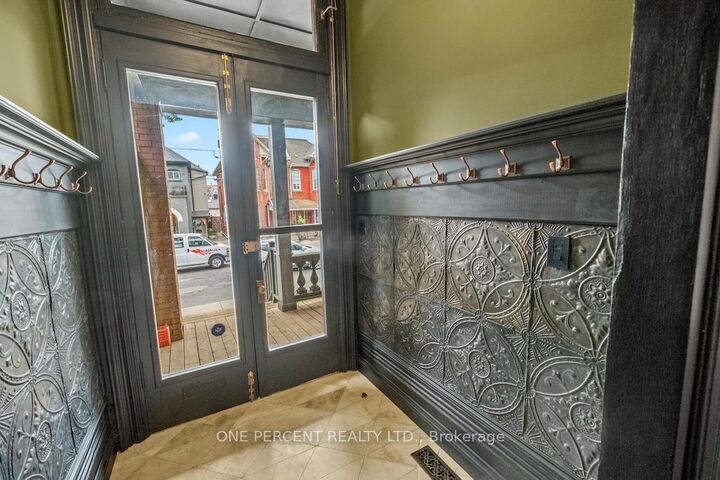Property Photo:  143 Catharine Street N  ON L8R 1J5 