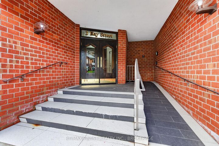 Property Photo:  2 Bay Street 302  ON K7K 6T7 