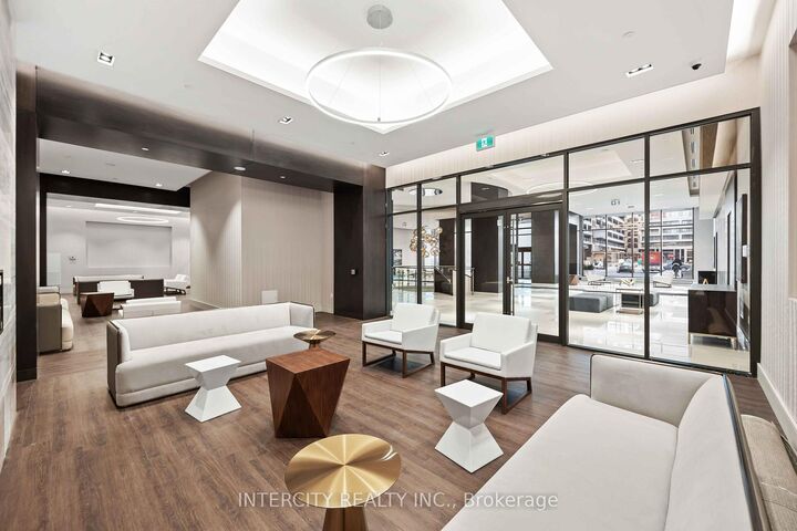 Property Photo:  9000 Jane Street 523  ON L4K 2M9 