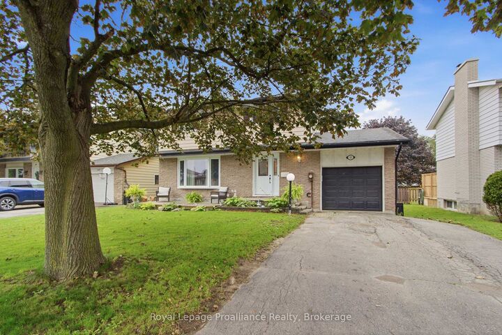 Property Photo:  12 O'Neil Crescent  ON K8V 5Y6 