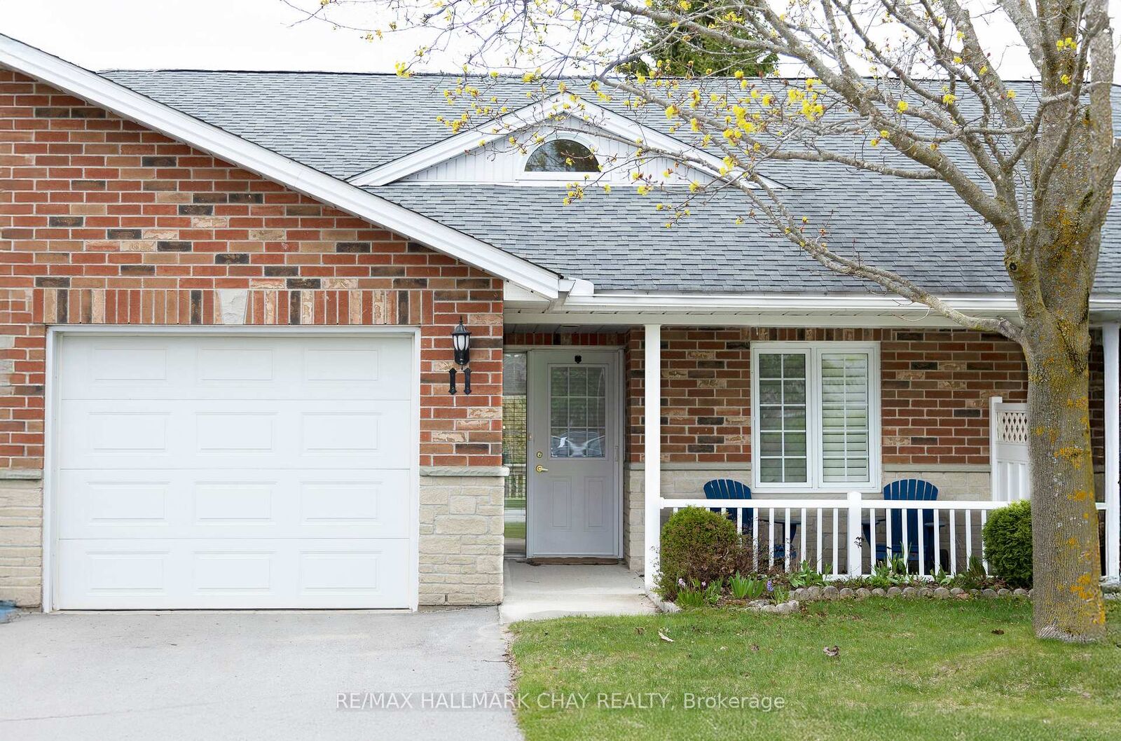 Property Photo:  275 Huron Street 11  ON L0M 1S0 
