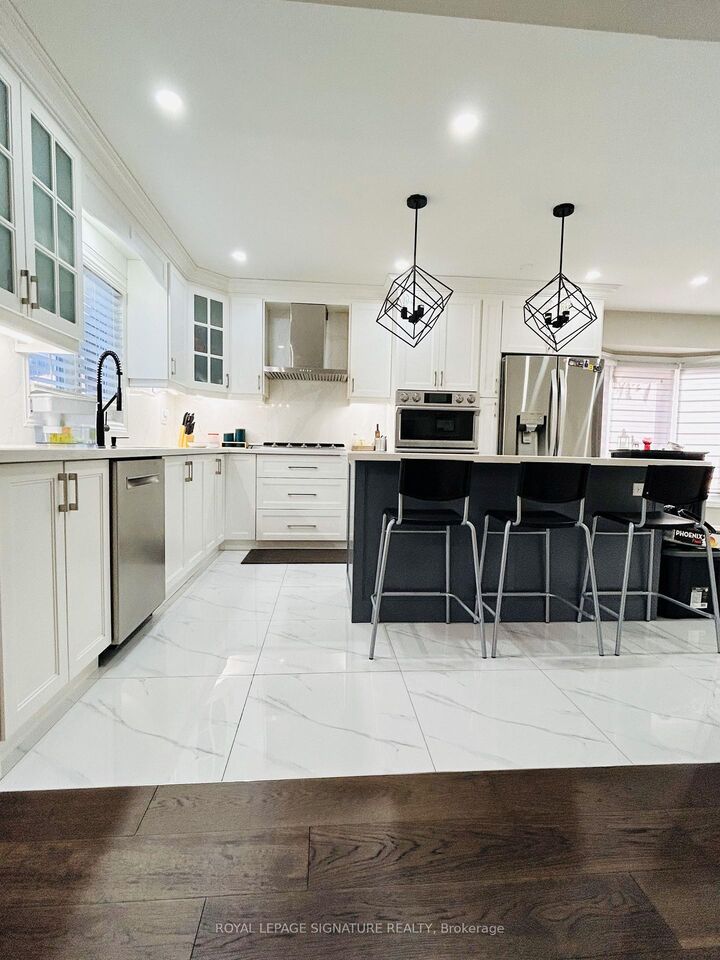 Property Photo:  2951 Kingsway Drive Upper  ON L6J 6V1 