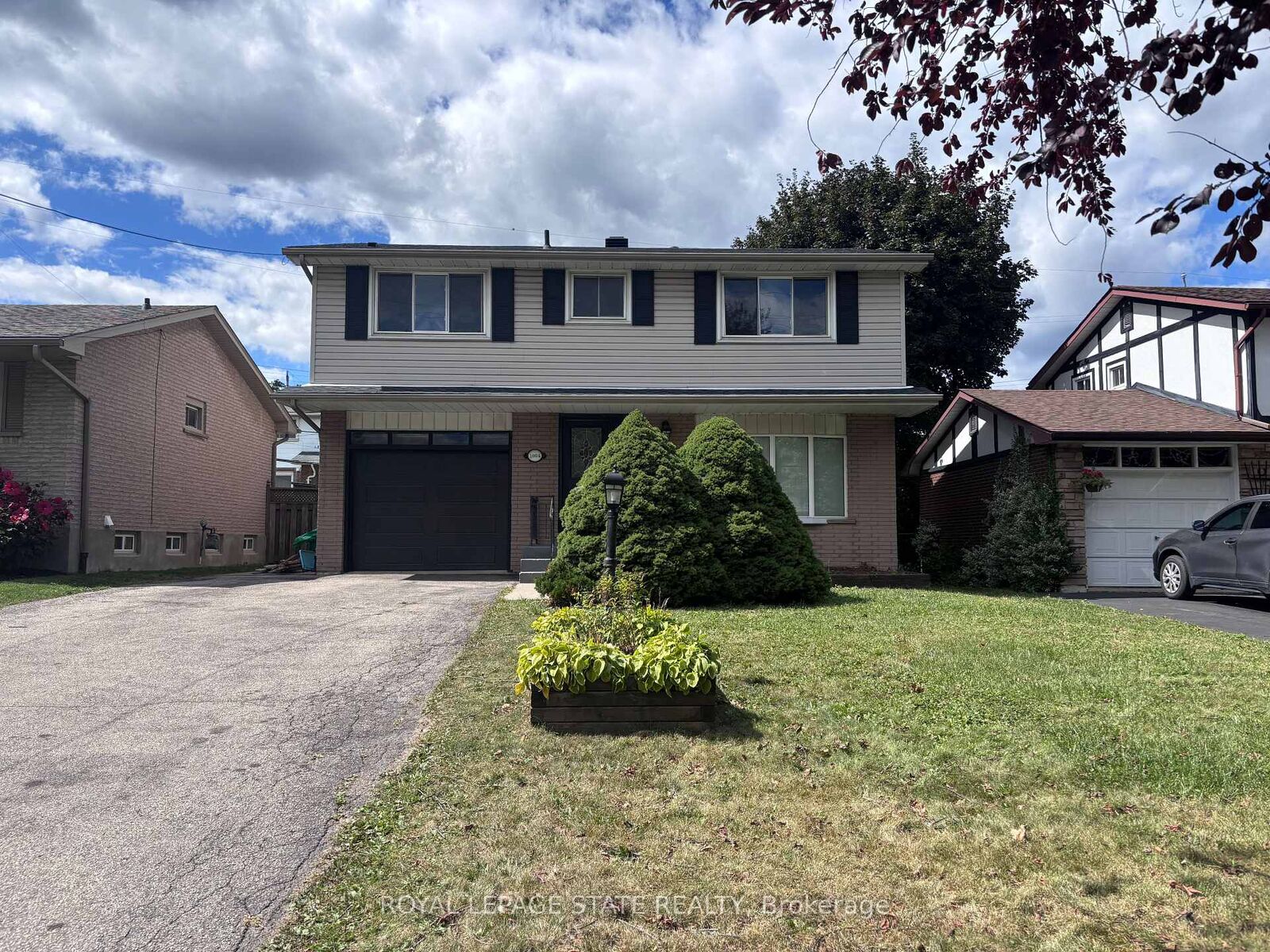 Property Photo:  1004 Garth Street  ON L9C 4L6 