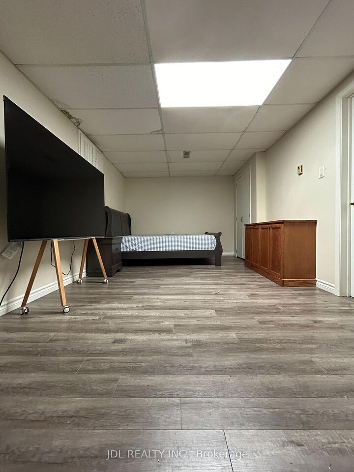 Property Photo:  3 Butterfield Dr Drive Master Bedroom Aa Bsmt  ON M3A 2L9 