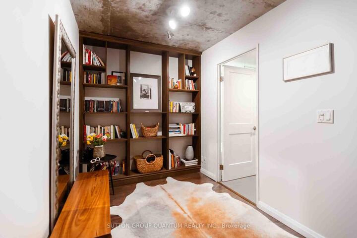 1005 King Street W 502 — photo 1