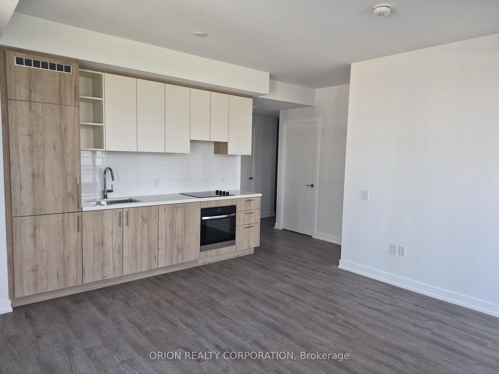 Property Photo:  21 Meadowdale Road 806  ON L4K 0H6 