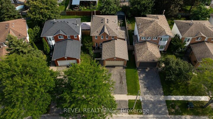 Property Photo:  7 Penton Drive  ON L4N 7A3 