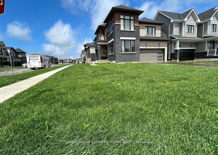 Property Photo:  91 Higgins Avenue  ON L3B 5N5 