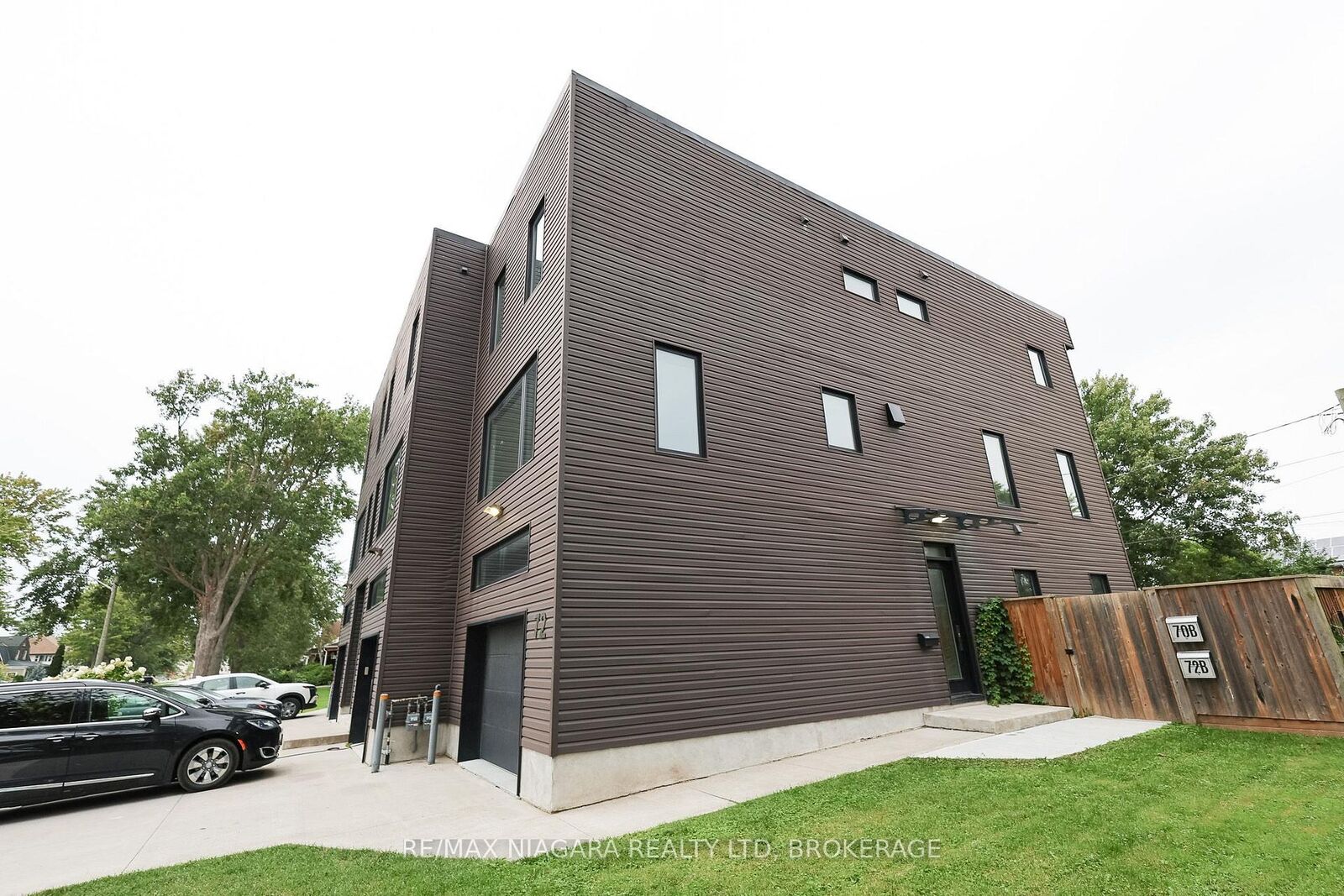 Property Photo:  72 First Street  ON L3B 4R9 