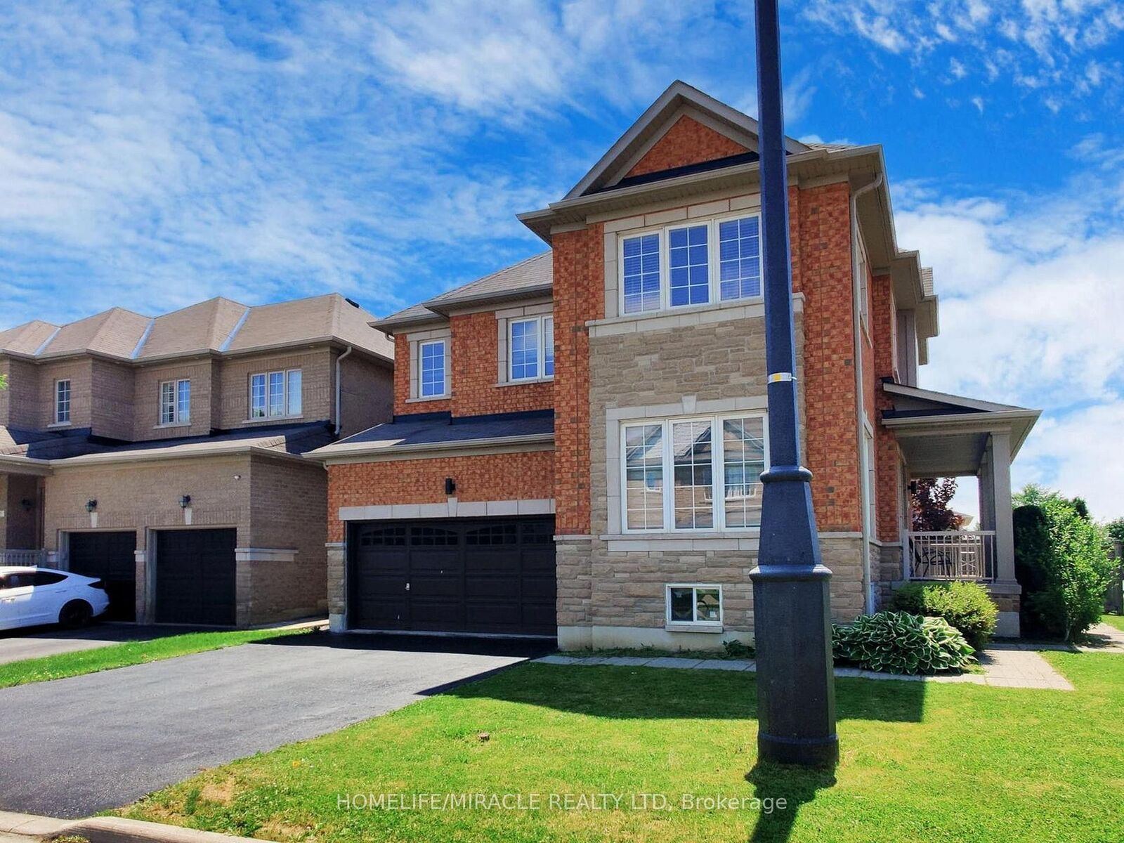 Property Photo:  63 Sleightholme Crescent Upper  ON L6P 3E7 