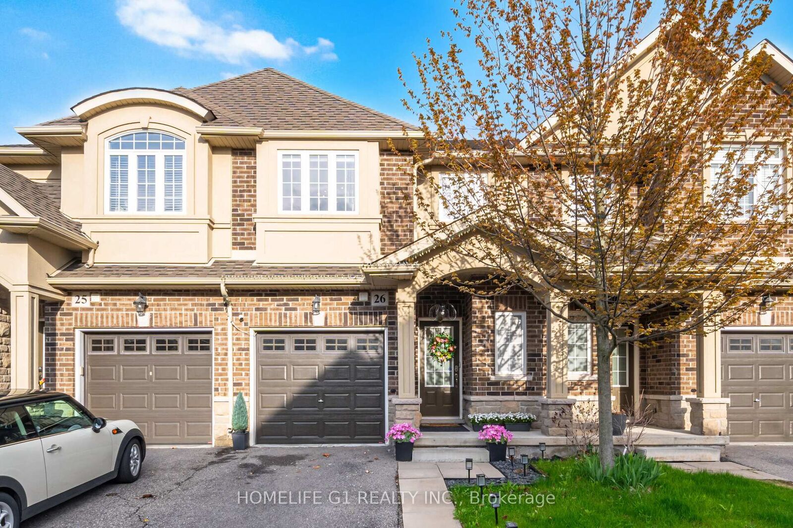 Property Photo: 21 Madonna Drive 26 ON L9B 0H1