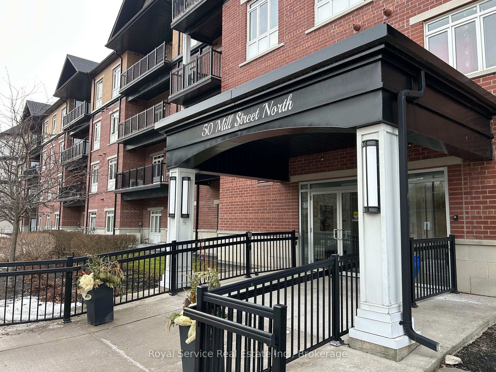 Property Photo:  50 Mill Street N 309  ON L1A 2T2 