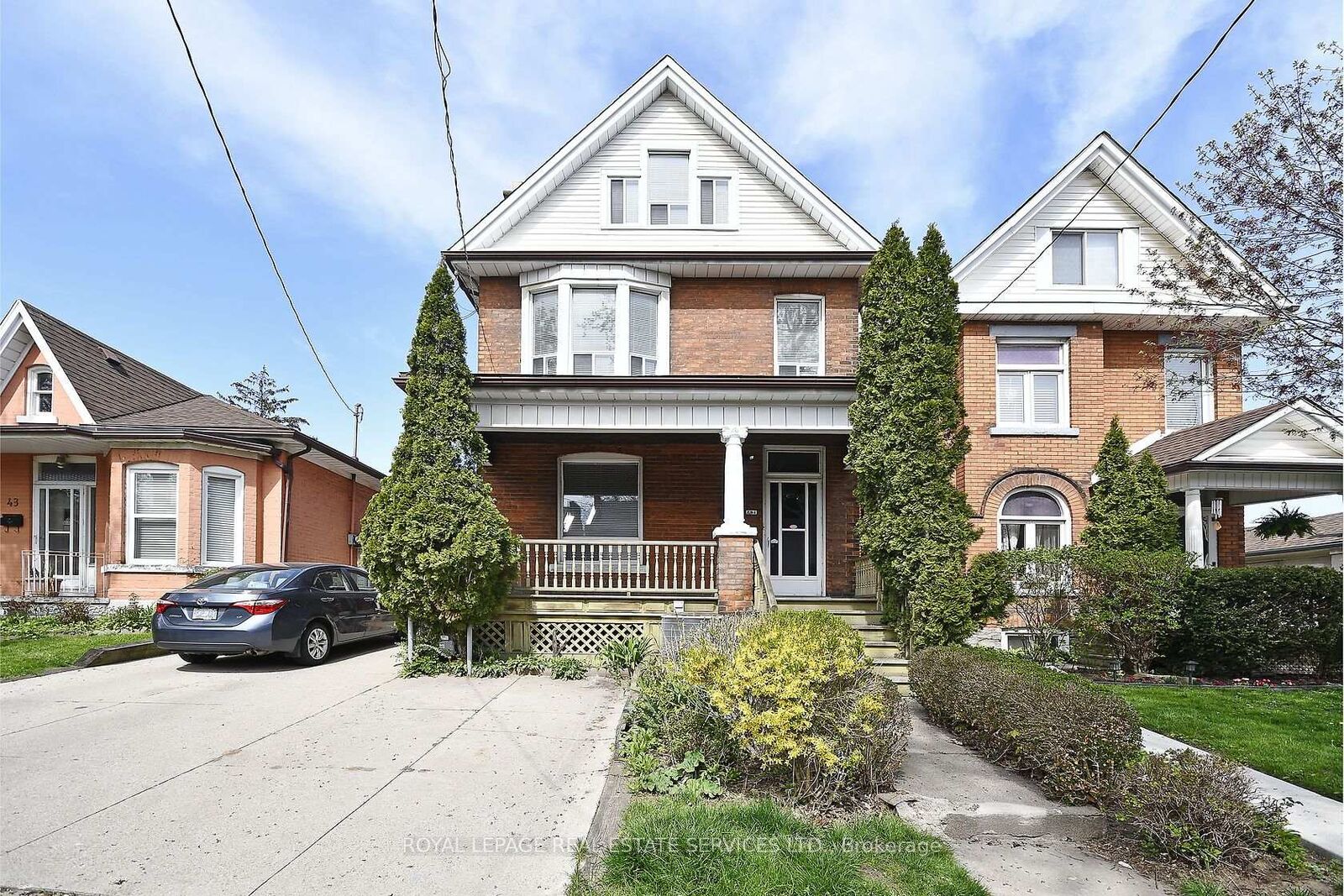 Property Photo:  47 Emerald Street N Upper  ON L8L 5K2 