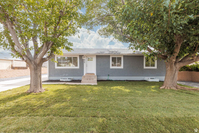 Property Photo:  930 N 260 E  UT 84737 