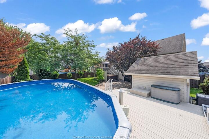 Property Photo: 68 Wakefield Avenue ON N8H 5J8