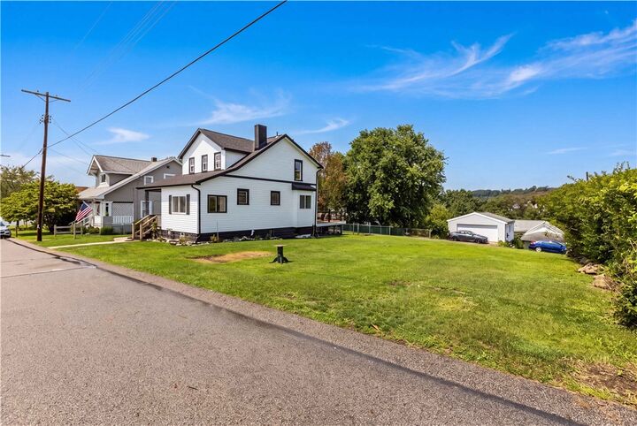 Property Photo: 425 Peterson St PA 15132