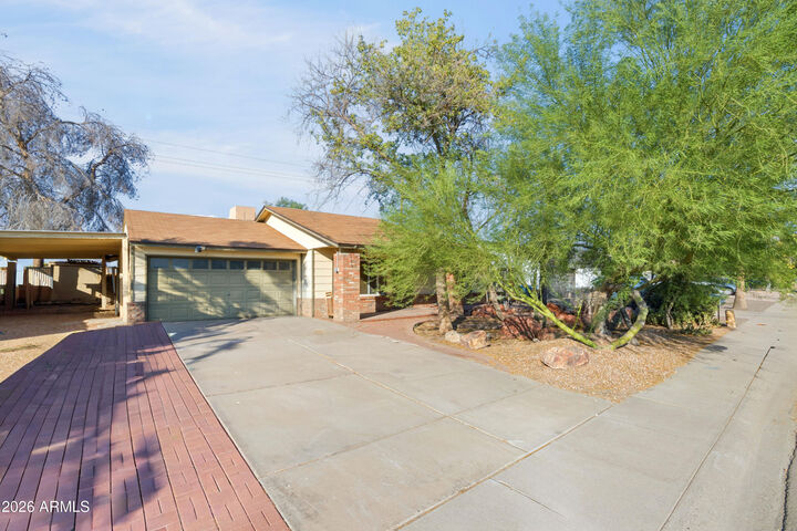 Property Photo:  1148 W Greenway Drive  AZ 85282 