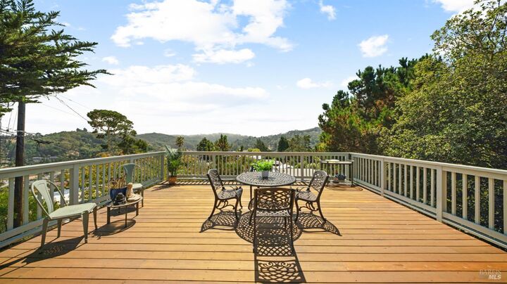 Property Photo:  202 Cleveland Court  CA 94941 