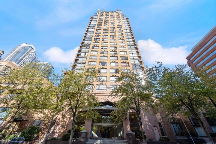 Property Photo: 1189 Howe Street 907 BC V6Z 2X4