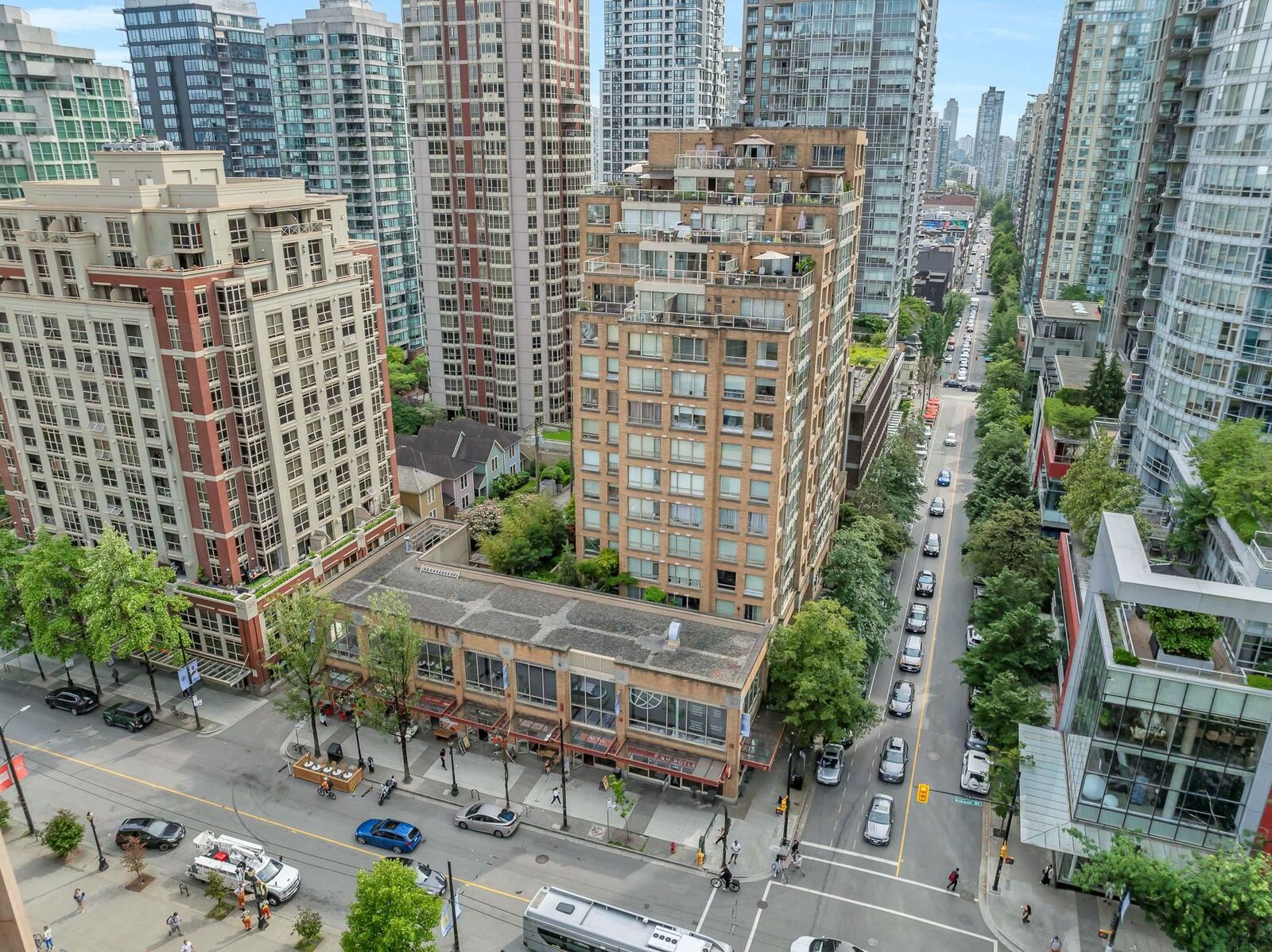 Property Photo:  822 Homer Street 1405  BC V6B 6M3 
