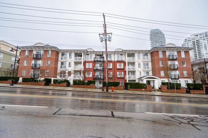 Property Photo:  618 Como Lake Avenue 213  BC V3J 0G1 