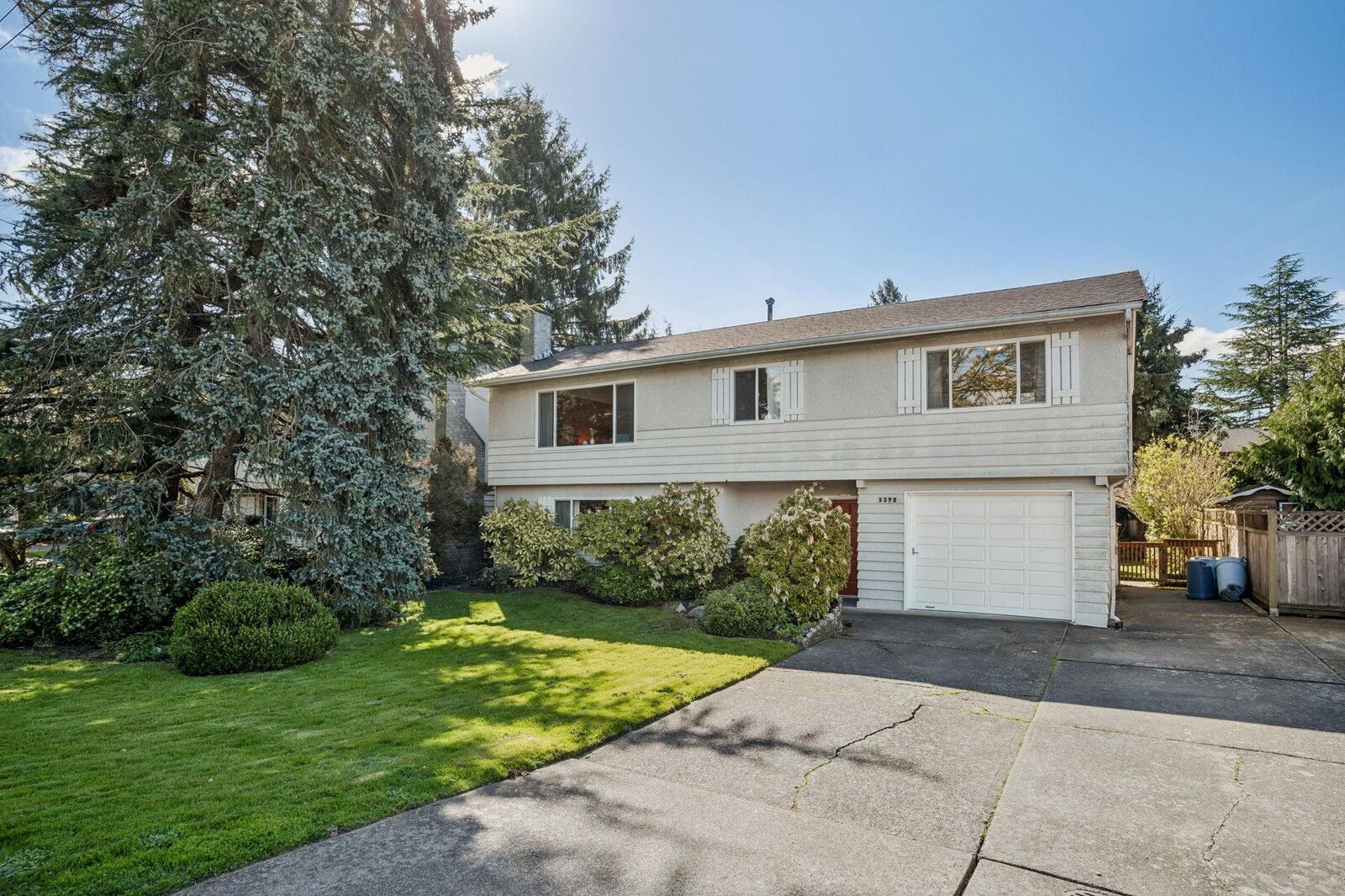 Property Photo:  5392 Maple Crescent  BC V4K 1G2 