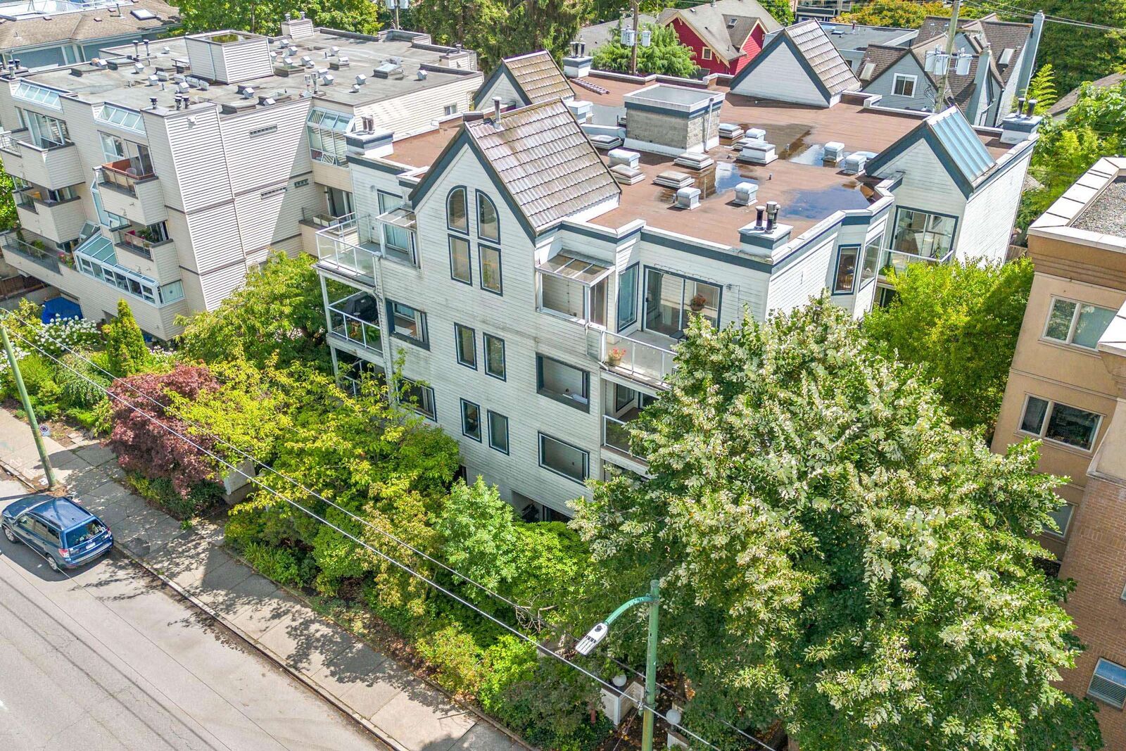 Property Photo: 3270 W 4th Avenue 101 BC V6K 1R9